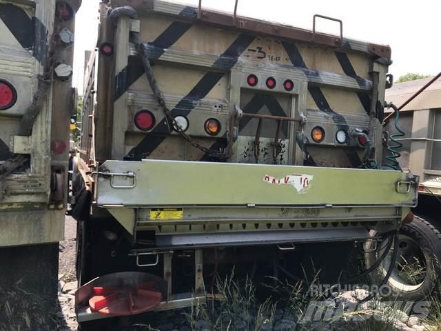 Mack CV713 Snöblad och plogar