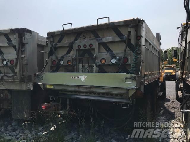 Mack CV713 Snöblad och plogar