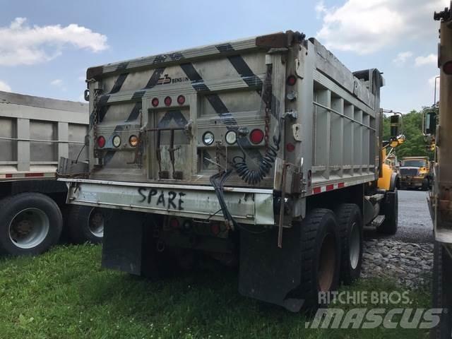 Mack CV713 Snöblad och plogar