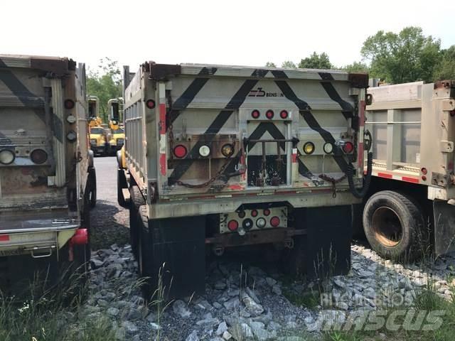 Mack CV713 Sand- och saltspridare