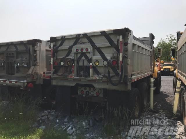Mack CV713 Sand- och saltspridare