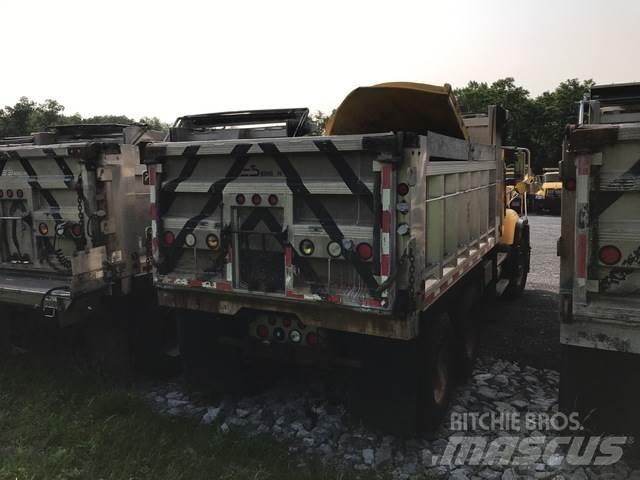 Mack CV713 Sand- och saltspridare