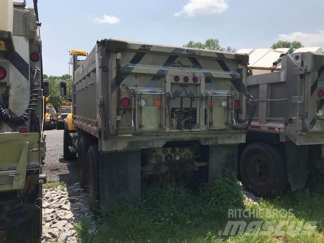 Mack CV713 Snöblad och plogar