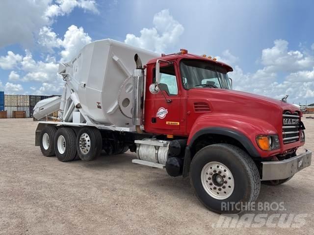 Mack CV713 Övriga bilar