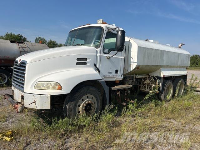 Mack CXN612 Vattentankbilar