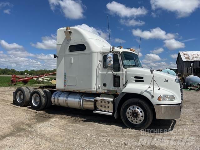 Mack CXU600 Dragbilar