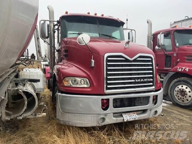 Mack CXU613 Dragbilar
