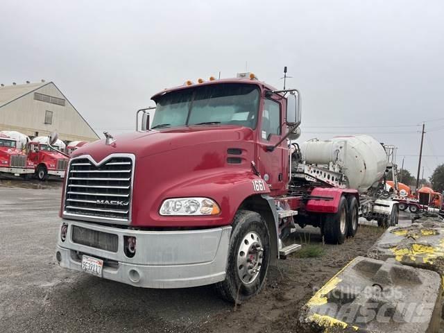 Mack CXU613 Dragbilar