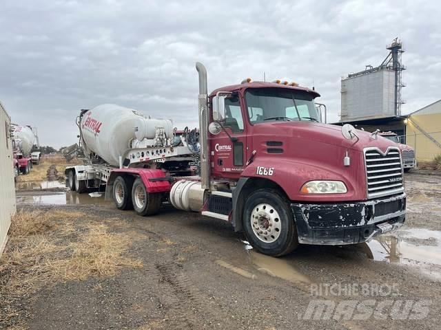 Mack CXU613 Dragbilar