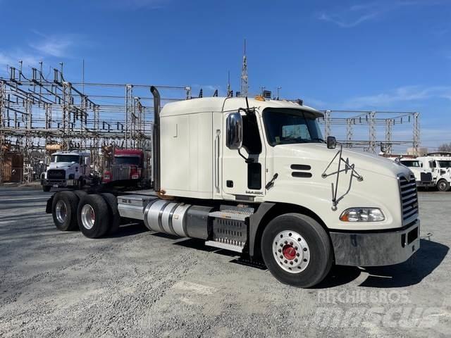 Mack CXU613 Dragbilar
