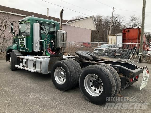 Mack CXU613 Dragbilar