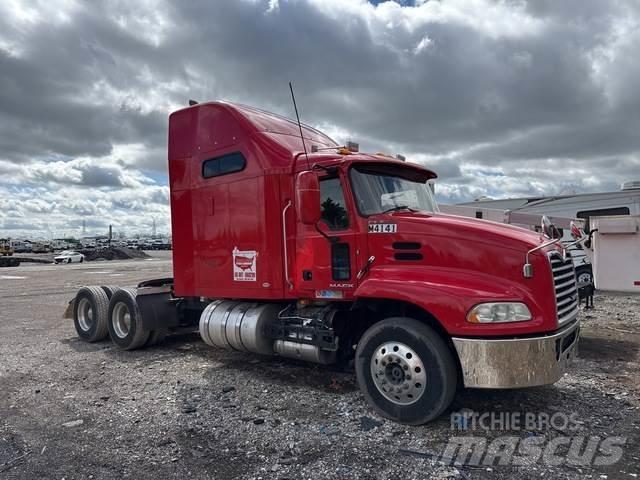 Mack CXU613 Dragbilar
