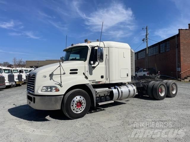 Mack CXU613 Dragbilar