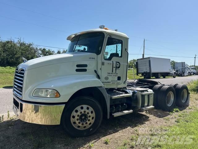 Mack CXU613 Dragbilar