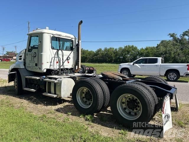 Mack CXU613 Dragbilar