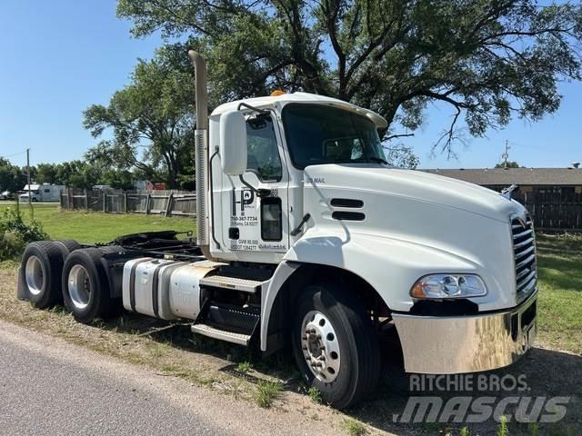 Mack CXU613 Dragbilar