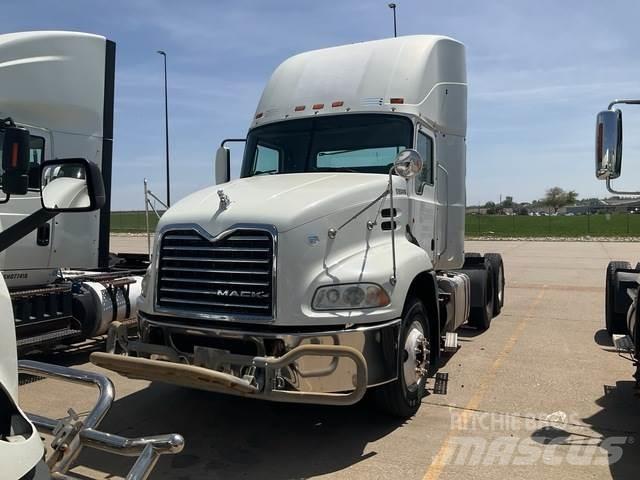 Mack CXU613 Dragbilar
