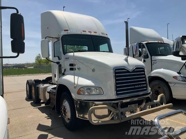 Mack CXU613 Dragbilar