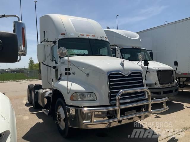 Mack CXU613 Dragbilar