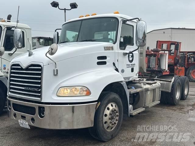 Mack CXU613 Dragbilar