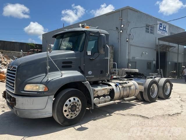 Mack CXU613 Dragbilar