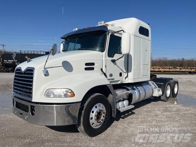 Mack CXU613 Dragbilar