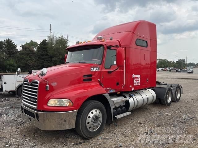 Mack CXU613 Dragbilar