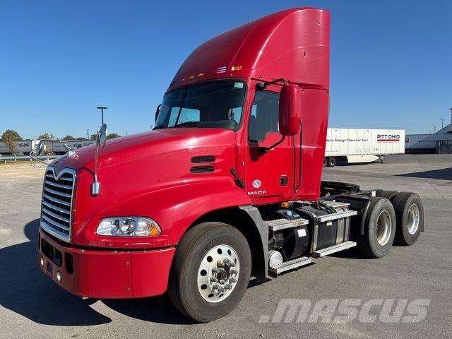 Mack CXU613 Dragbilar