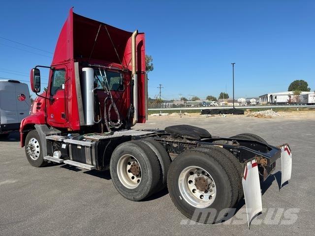 Mack CXU613 Dragbilar