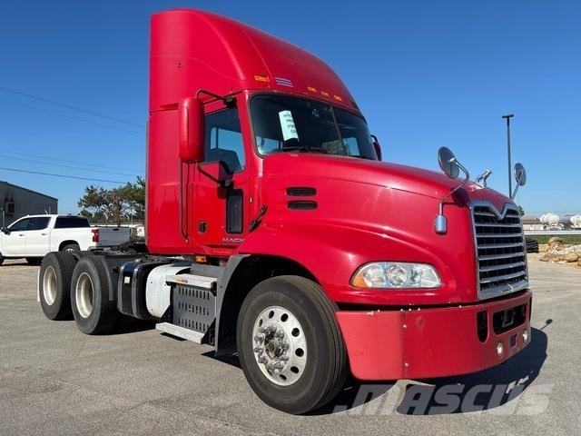 Mack CXU613 Dragbilar