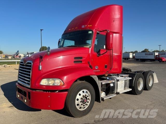 Mack CXU613 Dragbilar