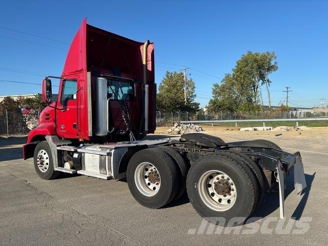 Mack CXU613 Dragbilar