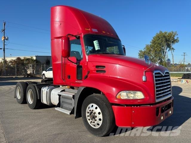 Mack CXU613 Dragbilar