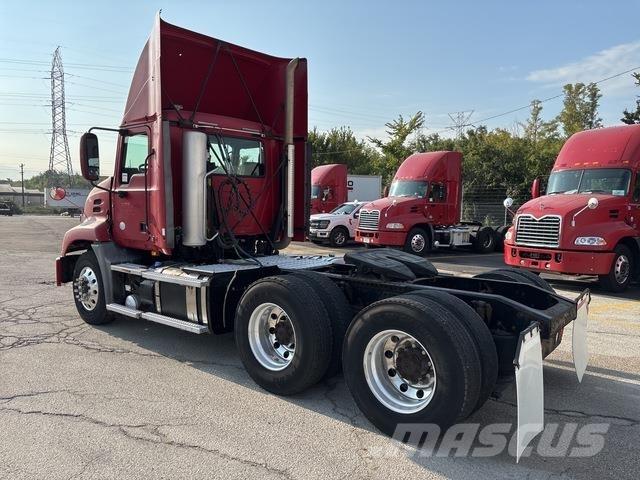 Mack CXU613 Dragbilar