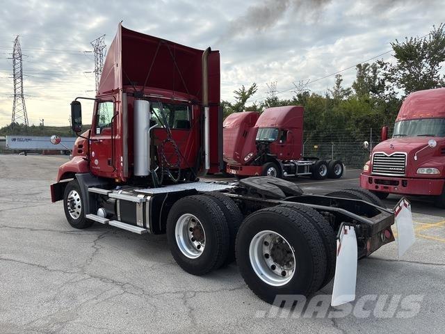 Mack CXU613 Dragbilar
