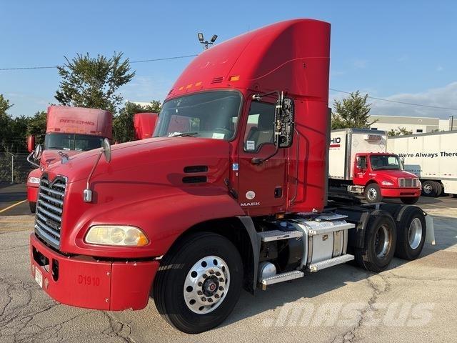 Mack CXU613 Dragbilar