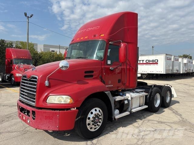 Mack CXU613 Dragbilar