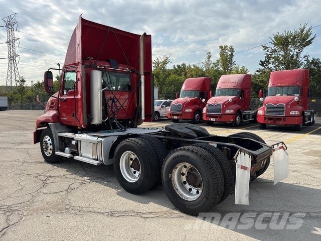 Mack CXU613 Dragbilar