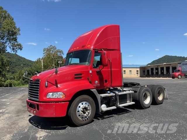 Mack CXU613 Dragbilar