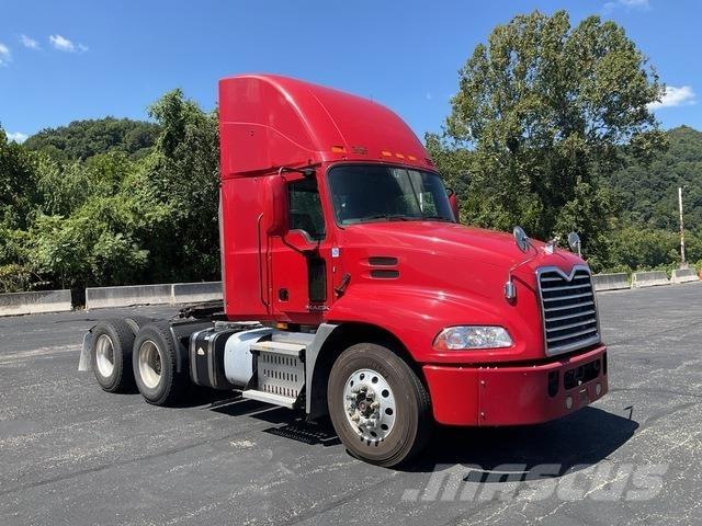 Mack CXU613 Dragbilar