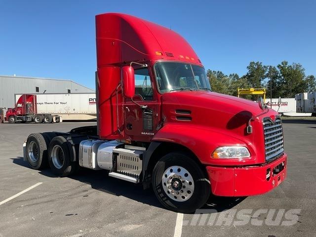 Mack CXU613 Dragbilar