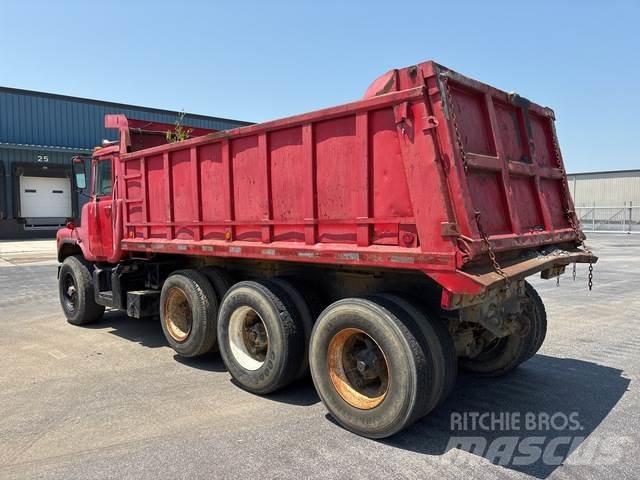 Mack DM685 Tippbilar