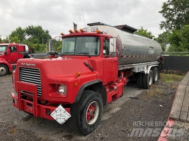 Mack DM688S Tanker trucks