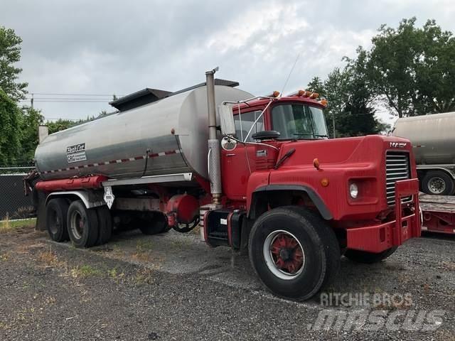 Mack DM688S Tanker trucks