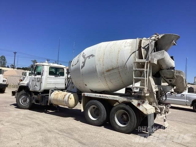 Mack DM690S Övriga bilar
