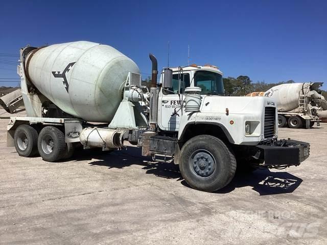 Mack DM690S Övriga bilar