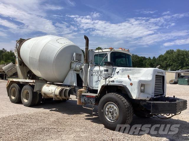 Mack DM690S Övriga bilar