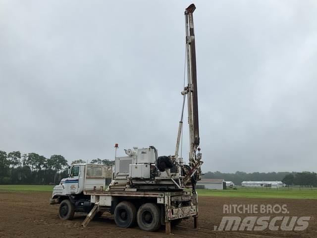 Mack DMM6906S Lastbilar med borraggregat