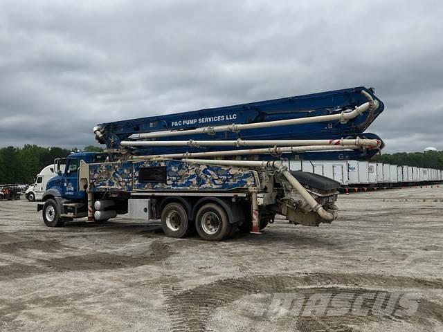 Mack GR64B Lastbilar med betongpump