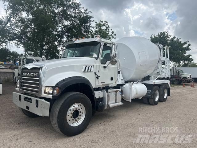 Mack GR64F Övriga bilar